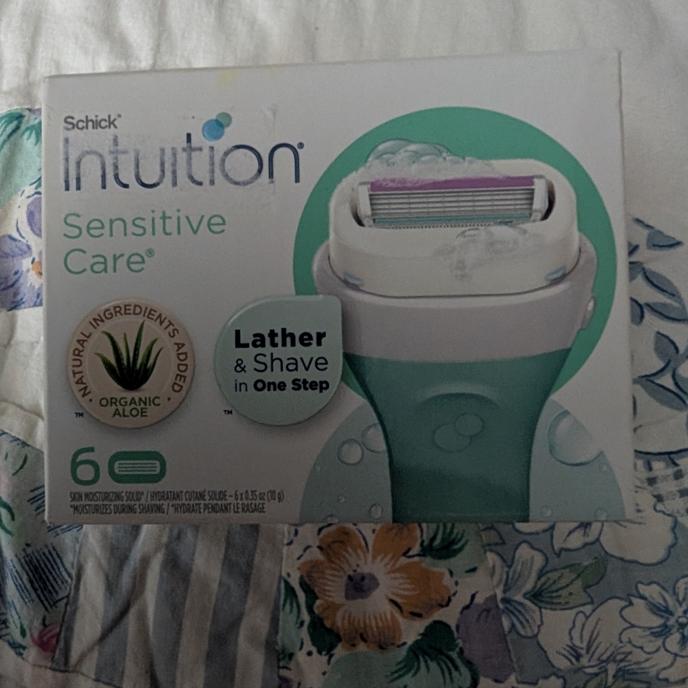 NIB Schick 4069 Intuition Sensitive Skin Razor Refills, 4 Blades - 6 Pieces (2L)